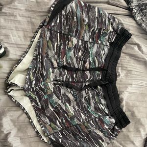 RARE Lululemon Hotty Hot 4 inch short